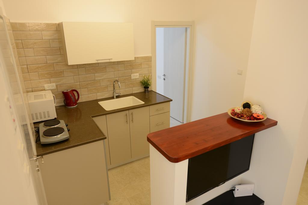 Olga Beach Apartments Haifa Buitenkant foto