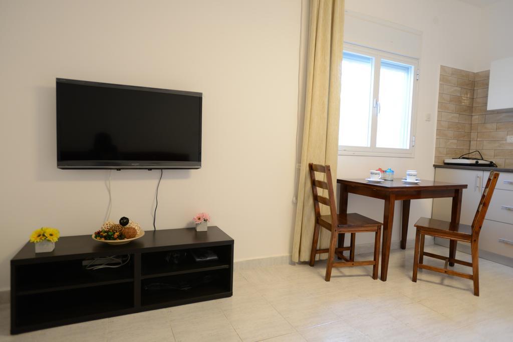 Olga Beach Apartments Haifa Buitenkant foto