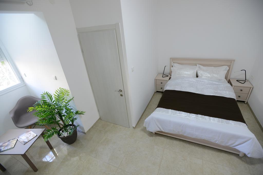 Olga Beach Apartments Haifa Buitenkant foto